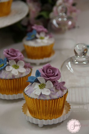 Wedding cupcakes london, rose cupcakes, vintage cupcakes London