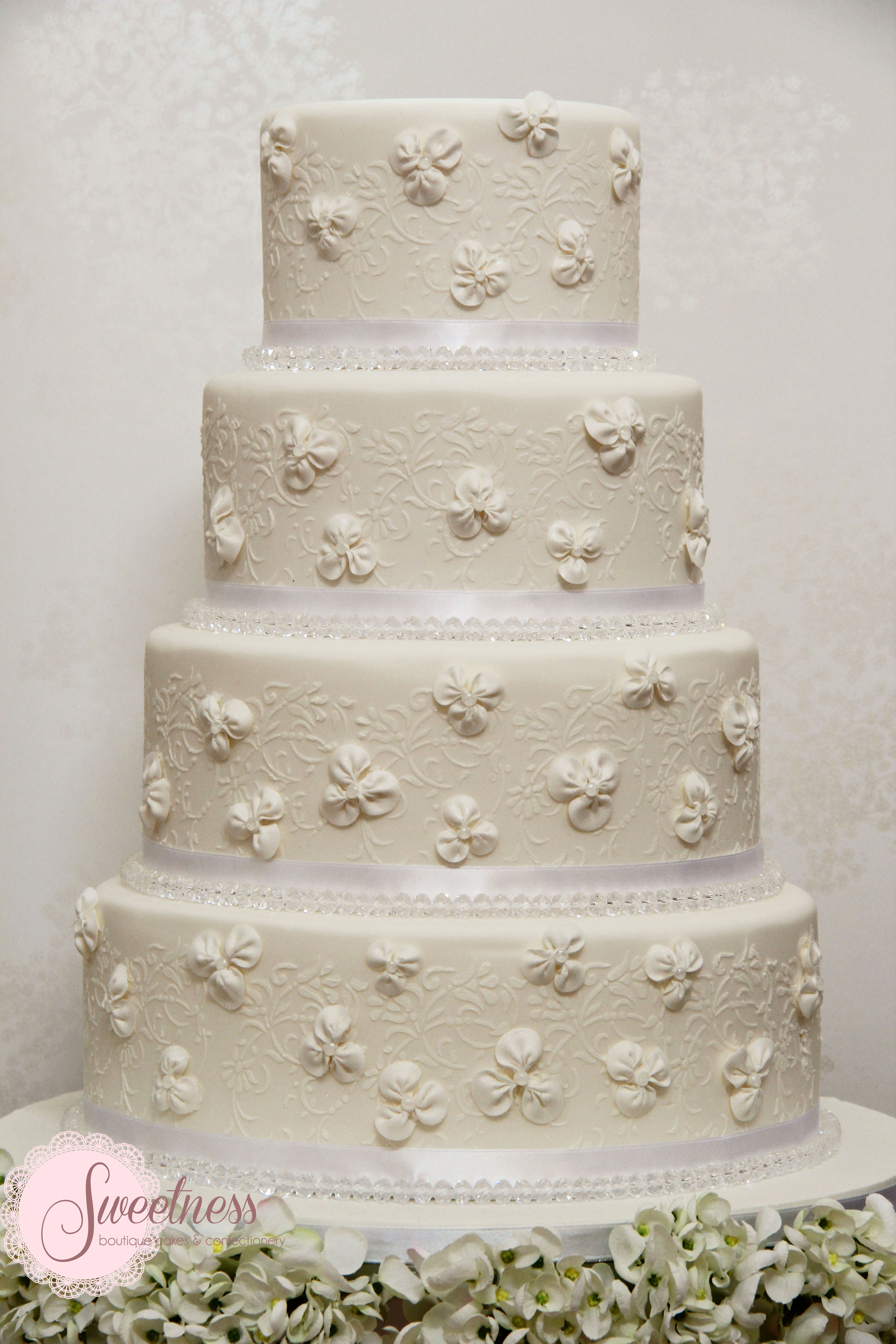 White wedding cakes, Crystal wedding cakes, great gatsby wedding cakes