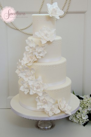 White wedding cakes, London wedding cakes, Wedding cake designer London