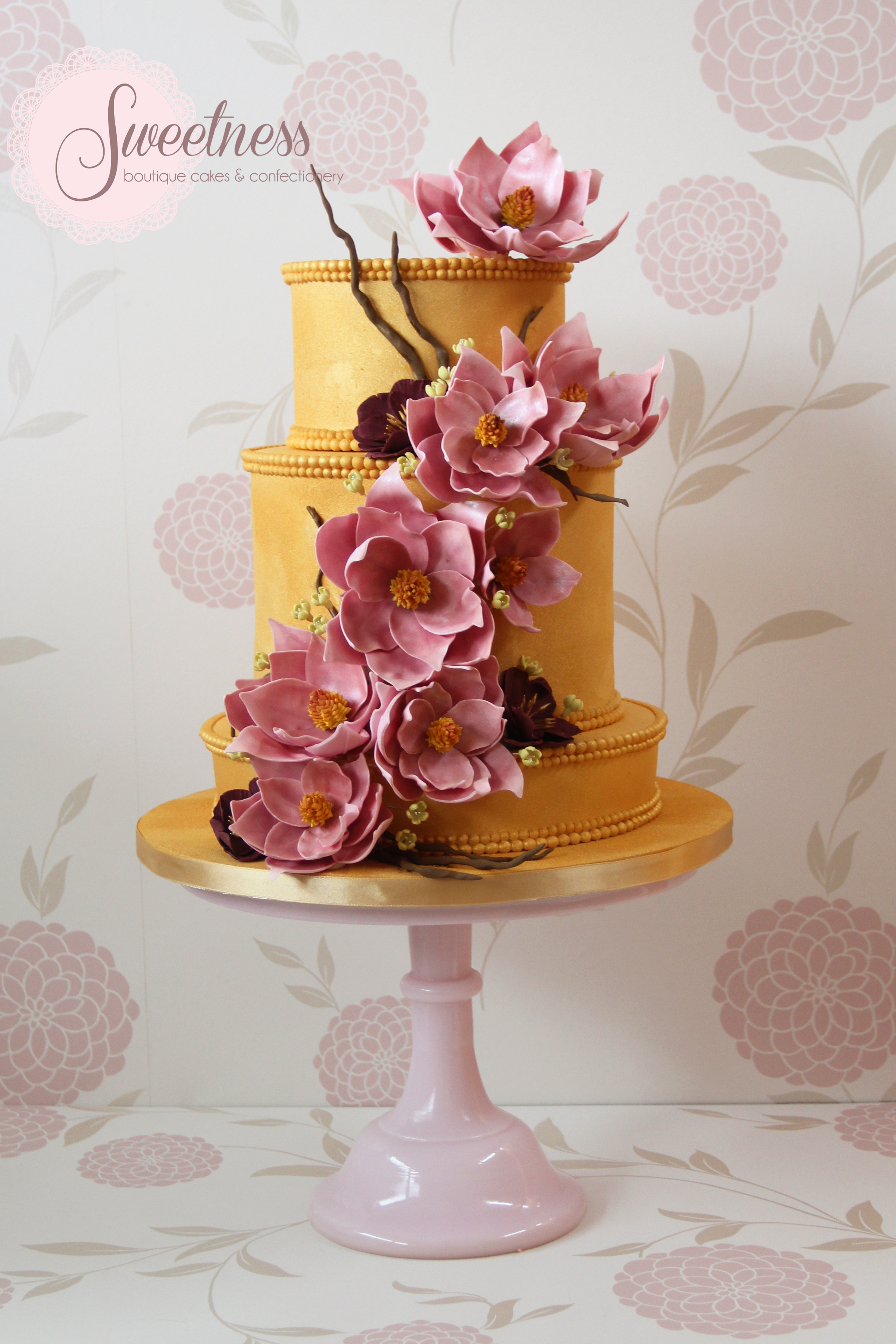 metallic wedding cakes, wedding cakes london, gold wedding cakes london, japanese wedding cakes london